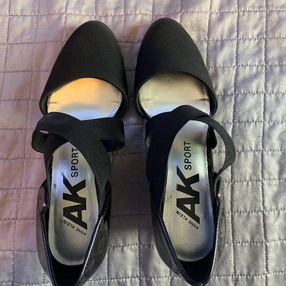 Black wedges